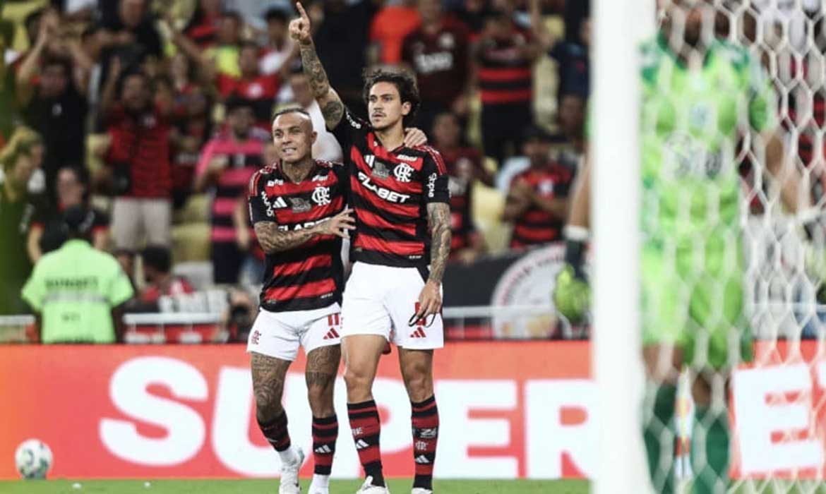 Flamengo goleia no Maracanã