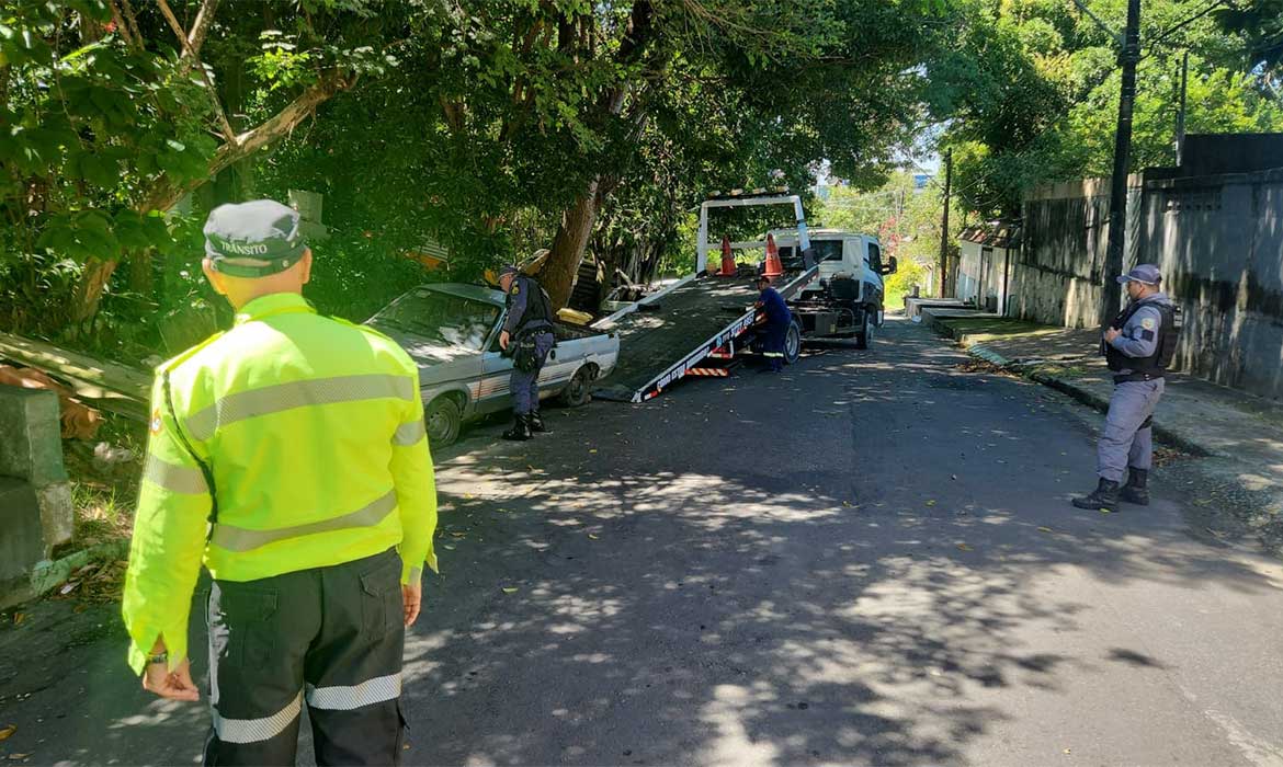 Operação ‘Sucata’ remove veículos abandonados